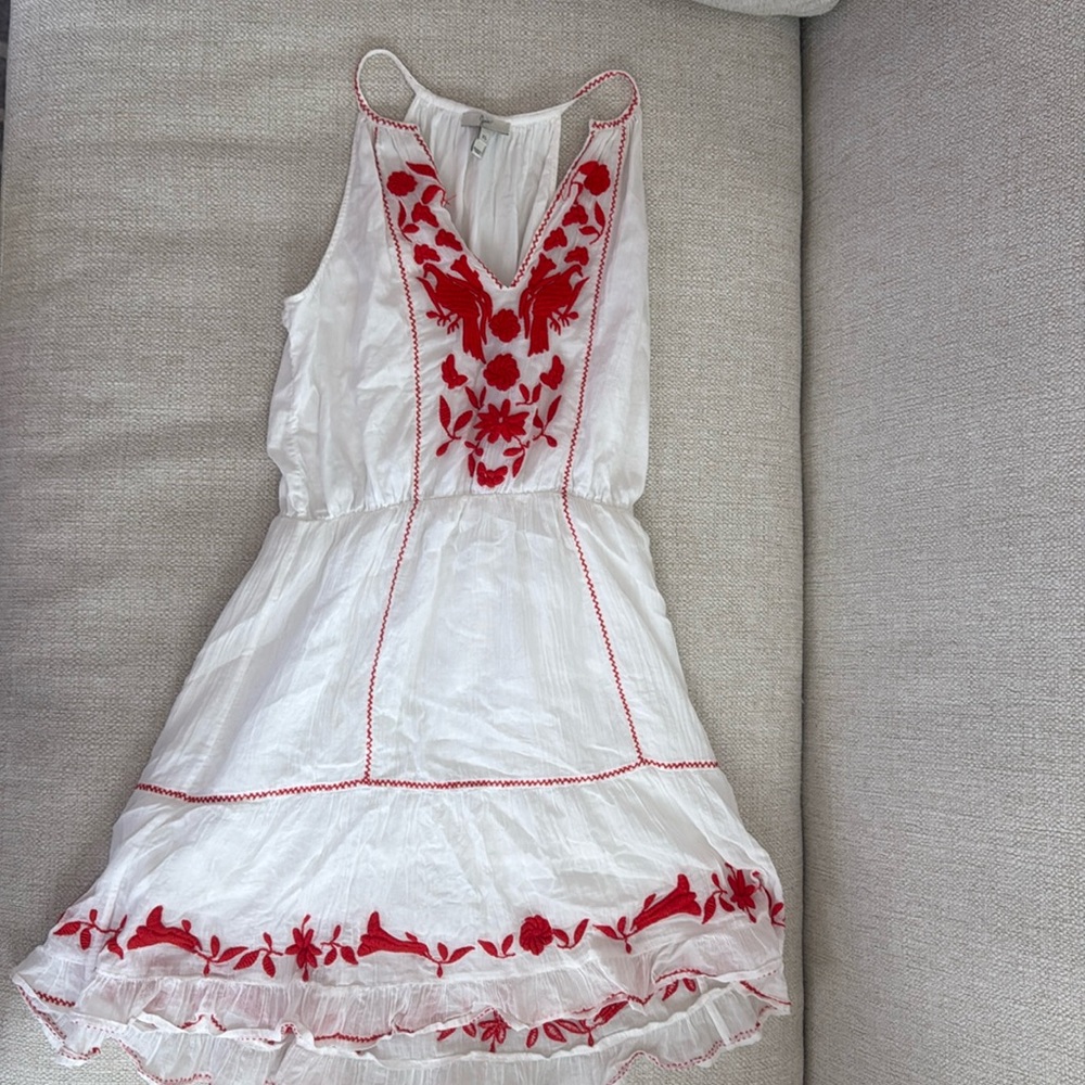 Joie XS white dress with red floral embroidery ❤️